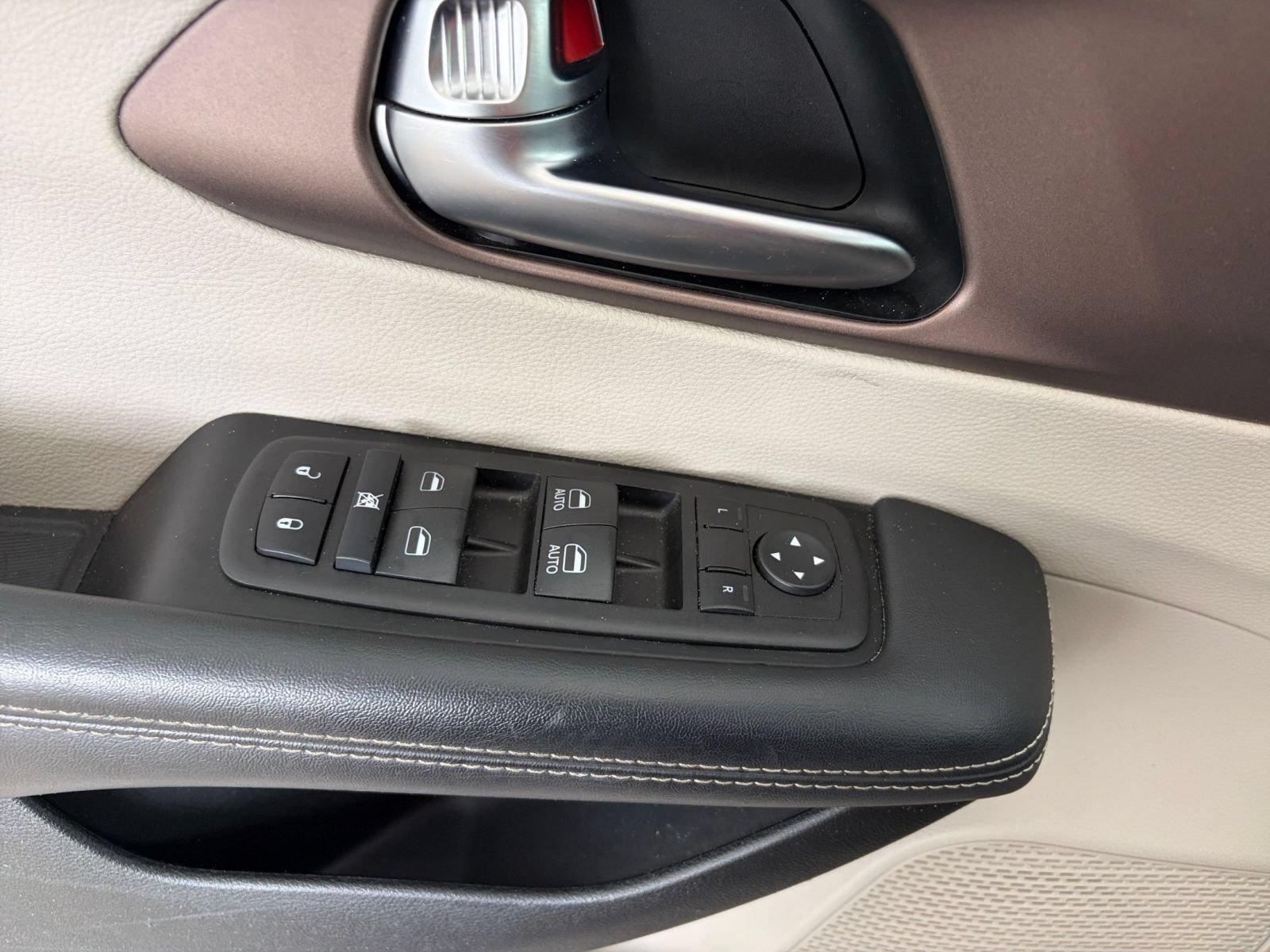 Used 2024 Chrysler Voyager LX FWD image 18