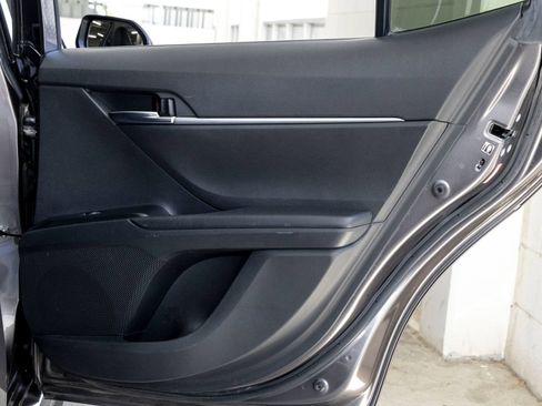 Used 2019 Toyota Camry SE w/ Convenience Package FWD image 21