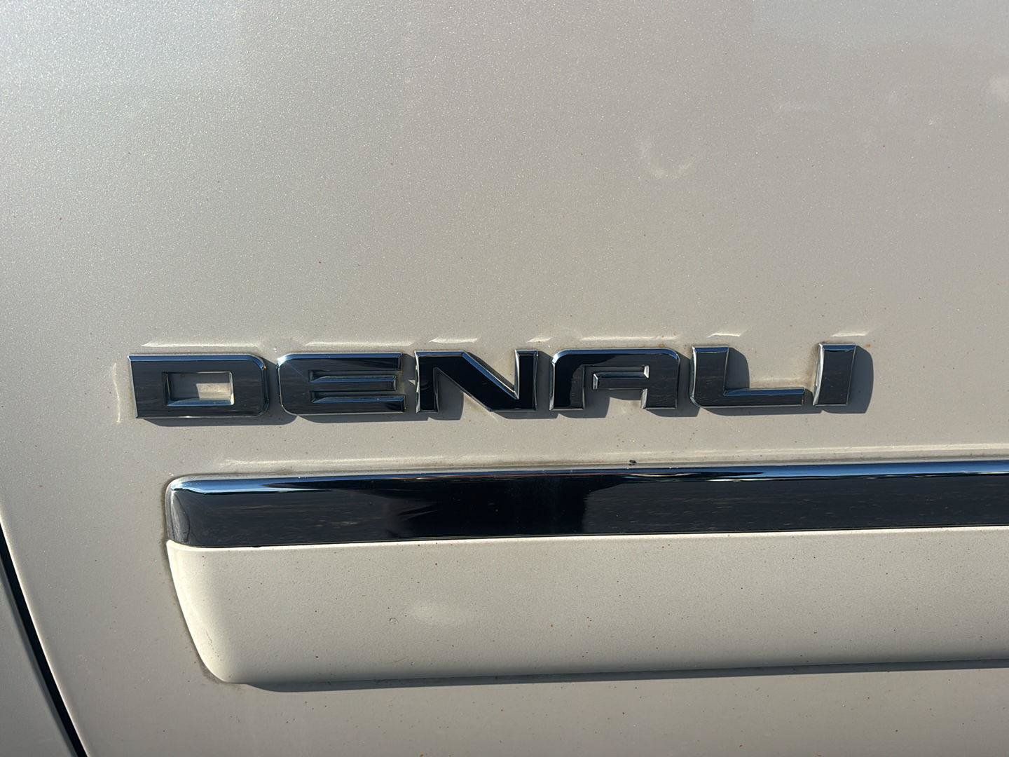 Used 2013 GMC Yukon XL Denali AWD/4WD image 10