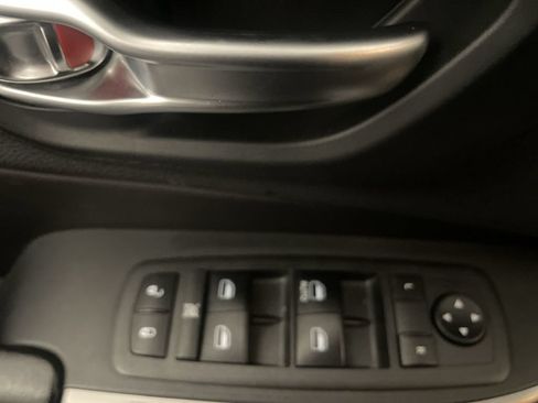 Used 2019 Jeep Cherokee Latitude w/ Popular Appearance Group AWD/4WD image 15