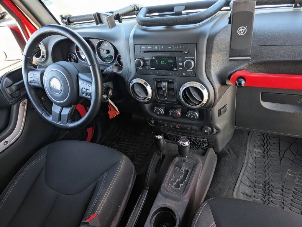 Used 2017 Jeep Wrangler Unlimited Sahara w/ Max Tow Package AWD/4WD image 34
