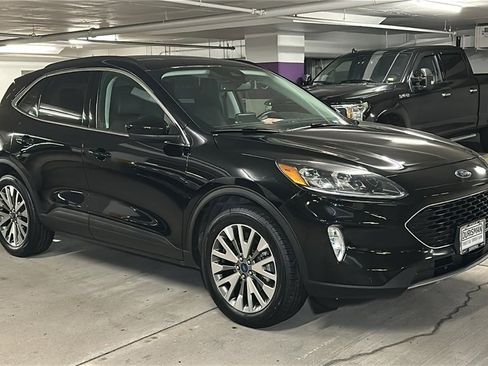 Used 2022 Ford Escape Titanium w/ Class II Trailer Tow Package image 1