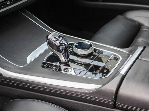 Used 2022 BMW X7 M50i w/ Dynamic Handling Package image 30