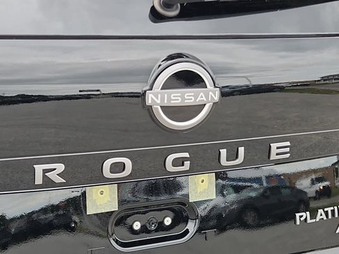 Used 2026 Nissan Rogue Platinum w/ Platinum Premium Package image 19