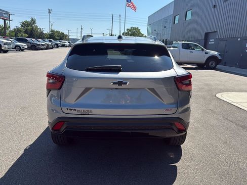 Used 2024 Chevrolet Trax RS w/ Sunroof Package FWD image 4