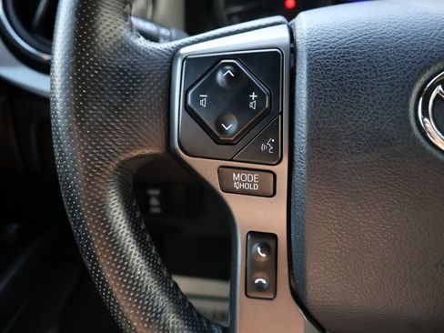 Used 2020 Toyota Tacoma TRD Off-Road AWD/4WD image 37