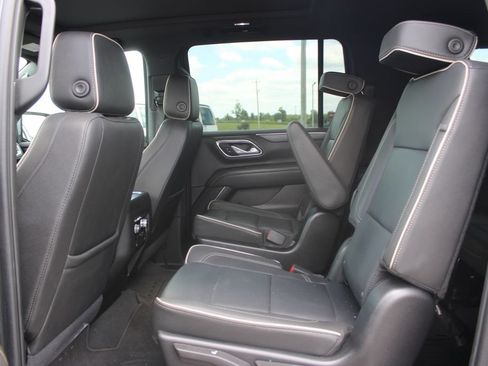 Used 2023 GMC Yukon XL SLT AWD/4WD image 19