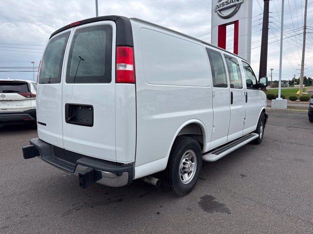 Used 2025 Chevrolet Express 2500 w/ Driver Convenience Package RWD image 5