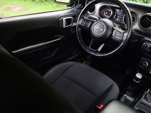 Used 2021 Jeep Gladiator Sport AWD/4WD image 2