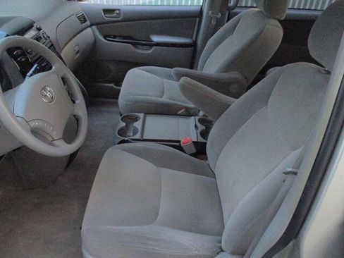 Used 2005 Toyota Sienna LE FWD image 11