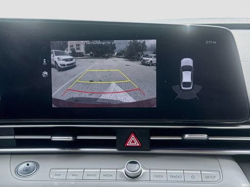 Used 2022 Hyundai Elantra Limited FWD image 15