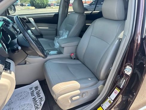Used 2012 Toyota Highlander SE w/ Tow Pkg AWD/4WD image 11