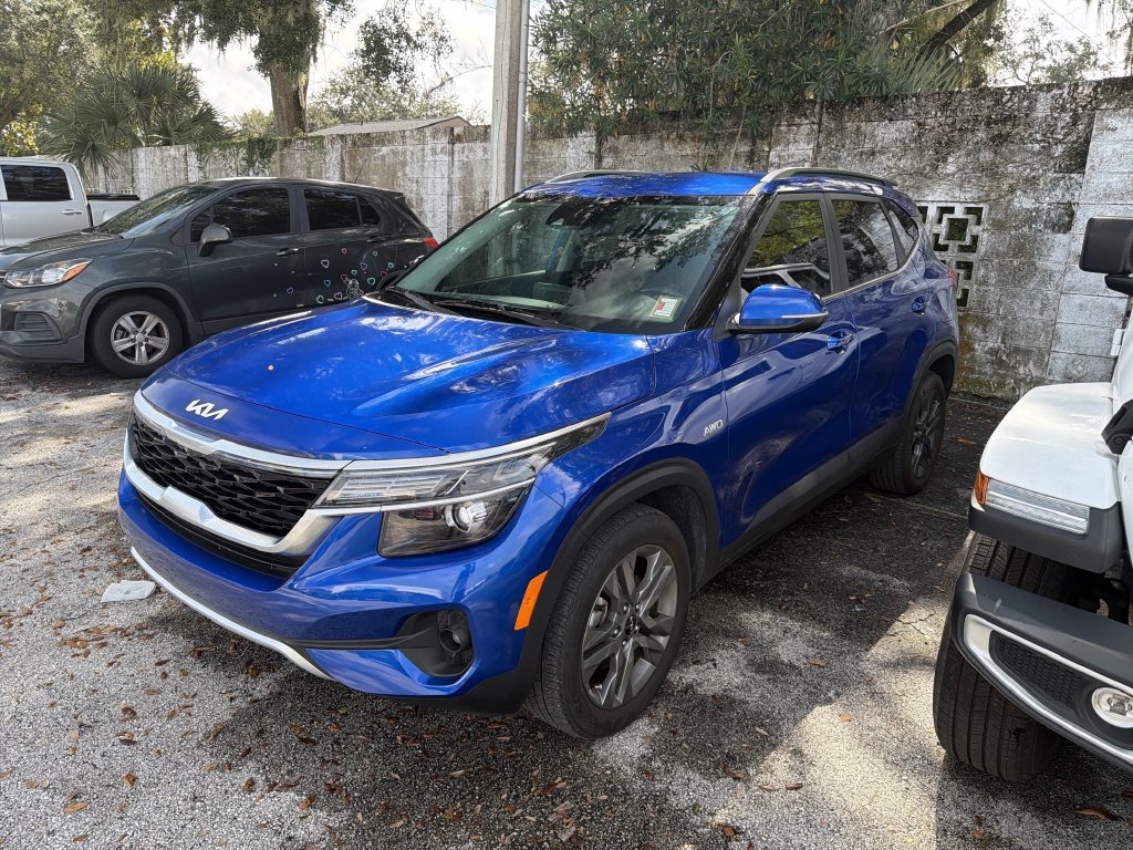 Used 2023 Kia Seltos S AWD/4WD image 3