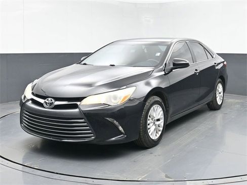Used 2016 Toyota Camry LE image 10