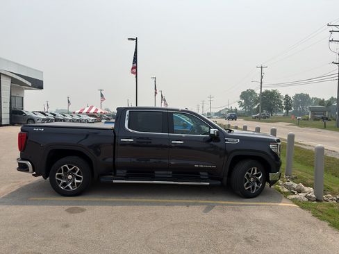 Used 2022 GMC Sierra 1500 SLT w/ SLT Convenience Package AWD/4WD image 5