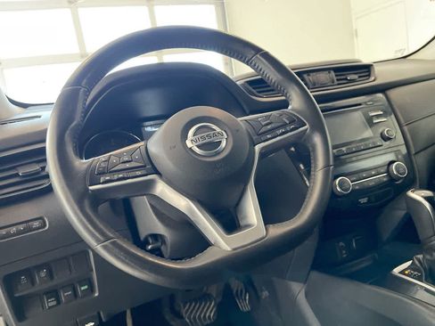 Used 2017 Nissan Rogue SV AWD/4WD image 14