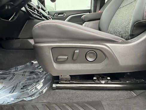 Used 2024 Chevrolet Colorado Z71 w/ Z71 Convenience Package 2 image 18