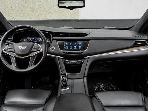 Used 2017 Cadillac XT5 Platinum AWD/4WD image 24