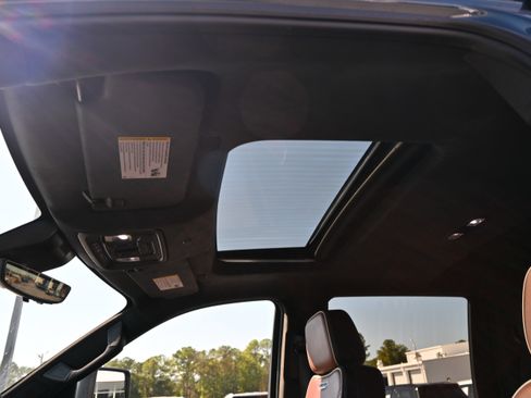 Used 2025 GMC Sierra 2500 Denali Ultimate image 5