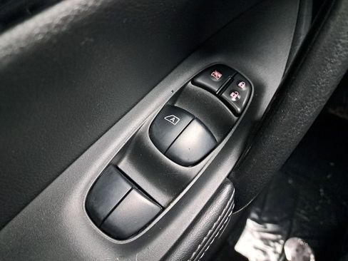 Used 2017 Nissan Rogue SV w/ SV Premium Package image 26