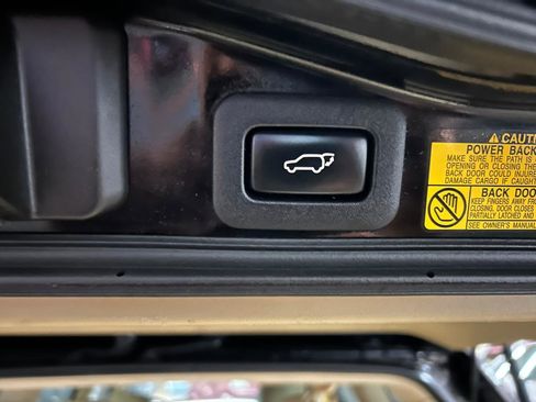 Used 2011 Lexus LX 570 4WD w/ Luxury Pkg image 19