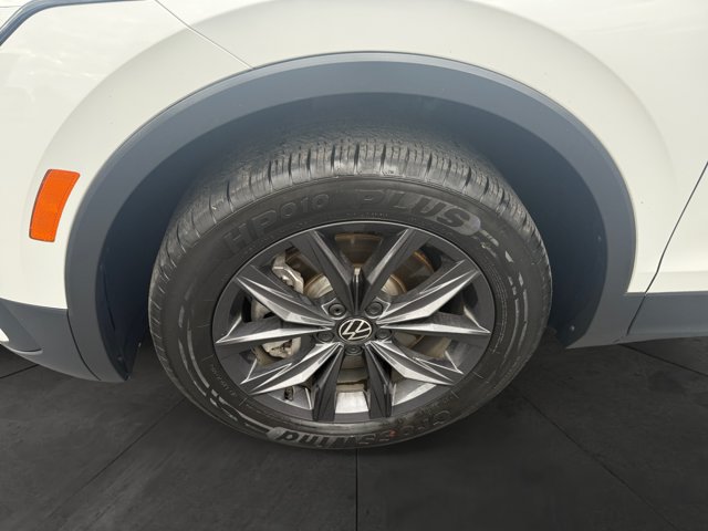 Used 2024 Volkswagen Tiguan SE AWD/4WD image 9