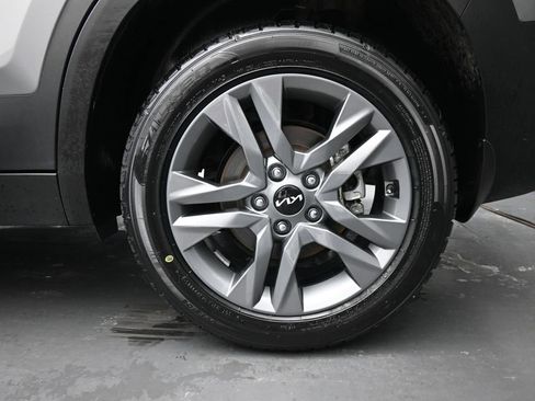 Used 2023 Kia Seltos LX image 12