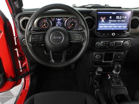 Used 2021 Jeep Wrangler Unlimited Sport AWD/4WD image 10