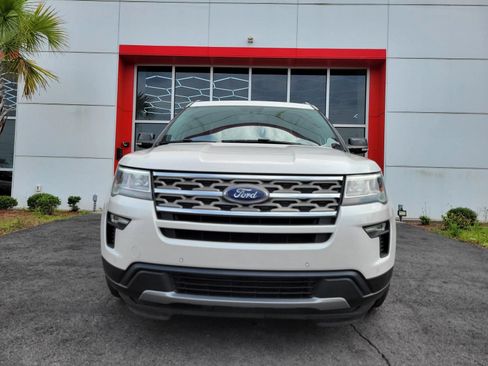 Used 2018 Ford Explorer XLT w/ Equipment Group 202A AWD/4WD image 2