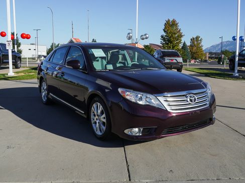 Used 2011 Toyota Avalon FWD image 2