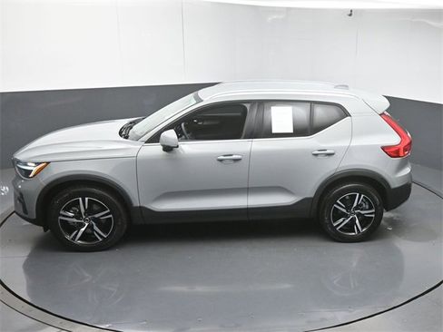 Used 2025 Volvo XC40 B5 Core image 46