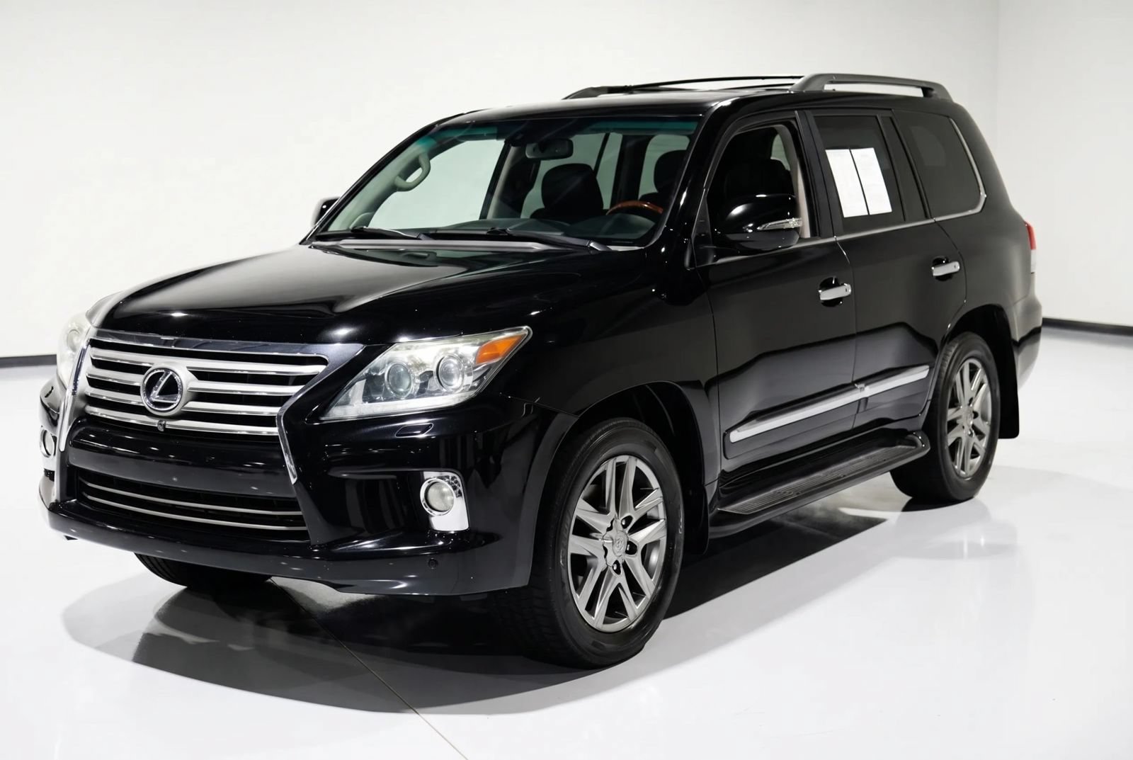 Used 2013 Lexus LX 570 4WD w/ Luxury Pkg image 6