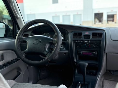 Used 2002 Toyota 4Runner SR5 RWD image 36