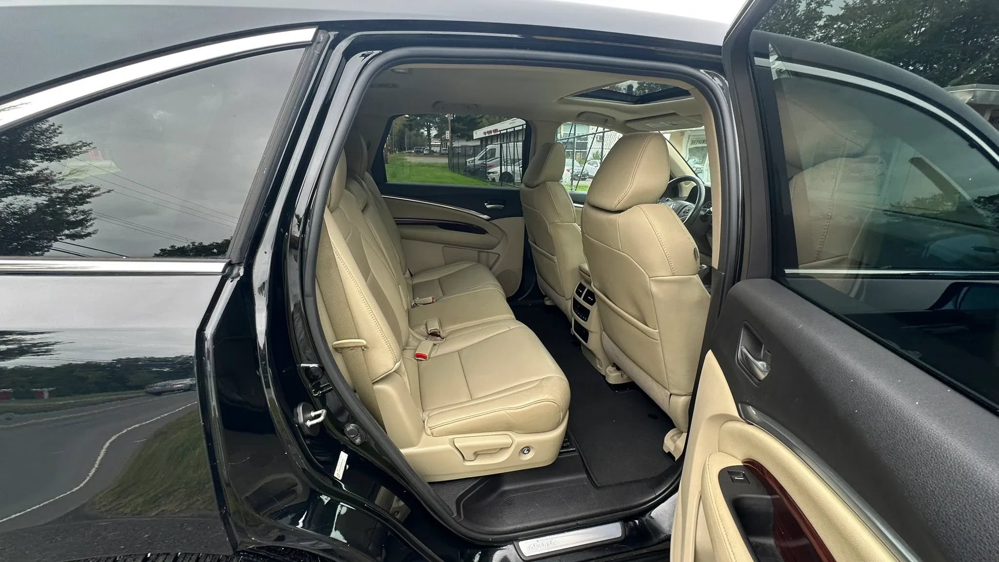 Used 2014 Acura MDX w/ Technology Package AWD/4WD image 35