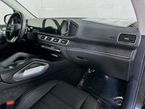 New 2026 Mercedes-Benz GLS 450 4MATIC image 32