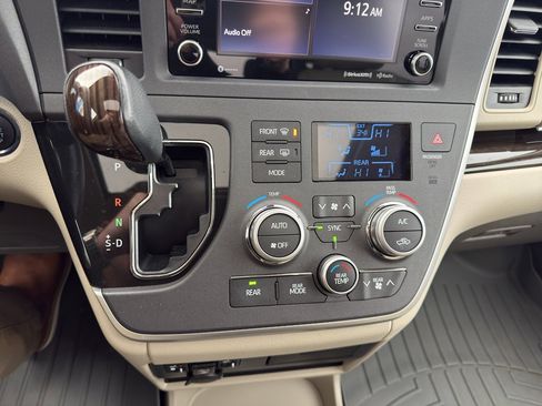 Used 2020 Toyota Sienna XLE image 20