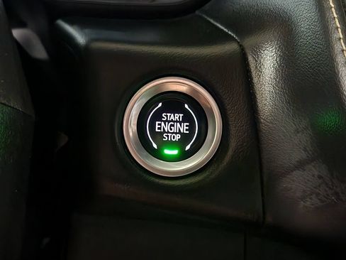 Used 2023 GMC Yukon XL SLT AWD/4WD image 41