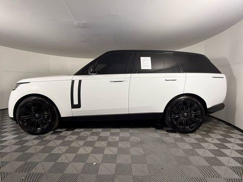 Used 2023 Land Rover Range Rover SE image 3
