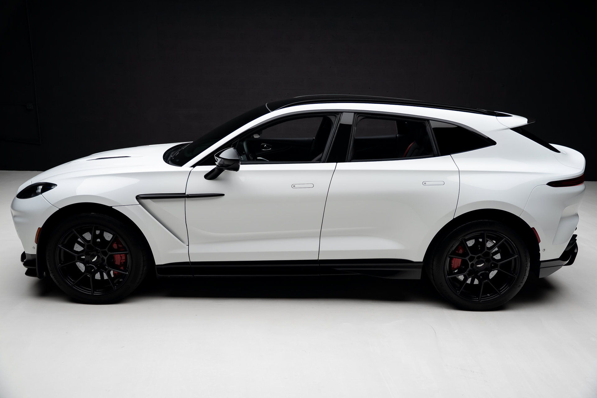 Used 2023 Aston Martin DBX 707 AWD/4WD image 16