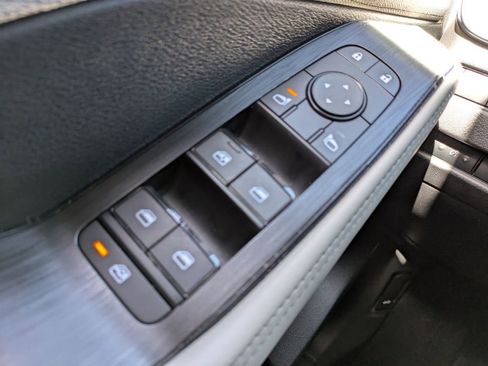 Used 2023 Nissan Rogue SV AWD/4WD image 25