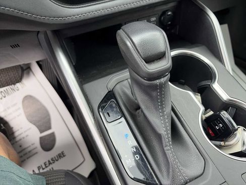 Used 2023 Toyota Highlander L FWD image 20
