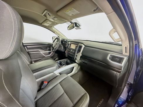 Used 2018 Nissan Titan SV w/ SV Convenience Package image 29