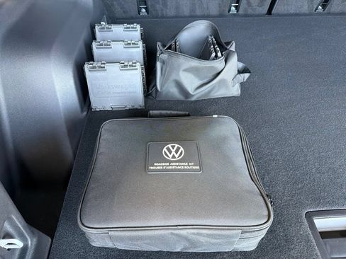 Used 2025 Volkswagen Atlas Cross Sport SE AWD/4WD image 28