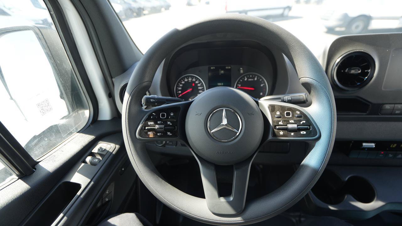 Used 2024 Mercedes-Benz Sprinter 2500 image 15