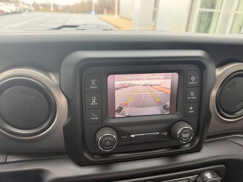 Used 2021 Jeep Gladiator Sport image 13