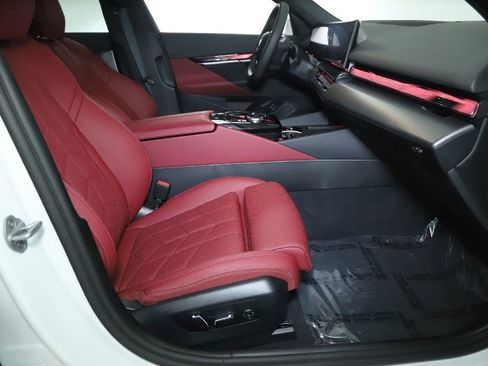 Used 2025 BMW i5 xDrive40 w/ Premium Package image 35