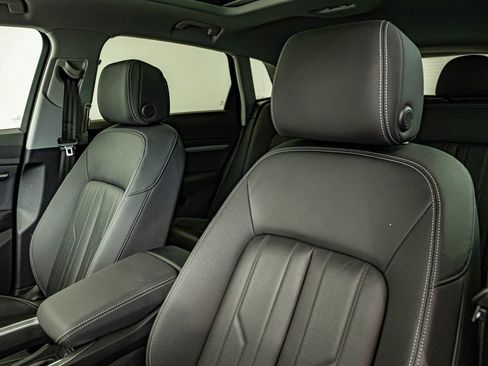 Used 2021 Audi e-tron Premium w/ Convenience Plus Package image 31