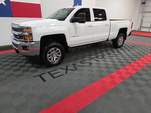 Used 2016 Chevrolet Silverado 2500 LT w/ LT Convenience Package image 2