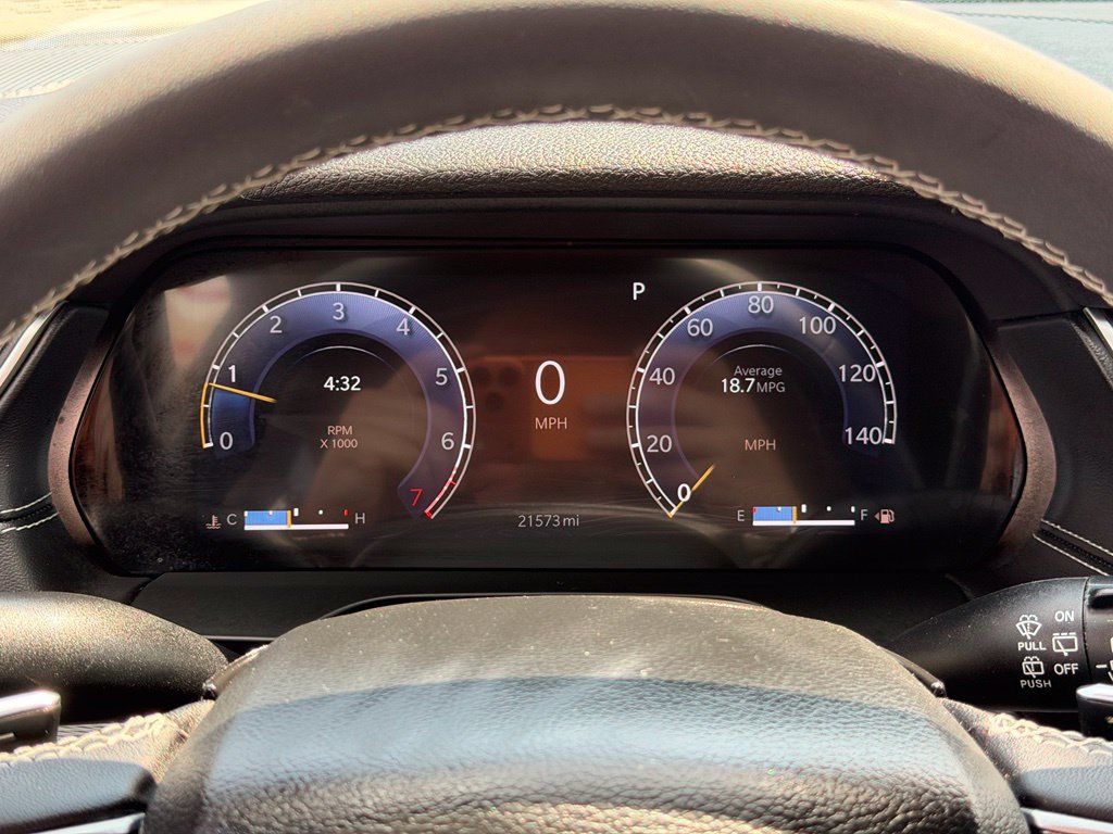 Used 2023 Jeep Grand Cherokee Laredo AWD/4WD image 9