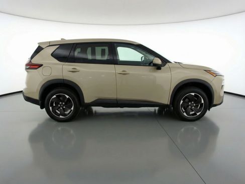 Used 2025 Nissan Rogue SV image 11